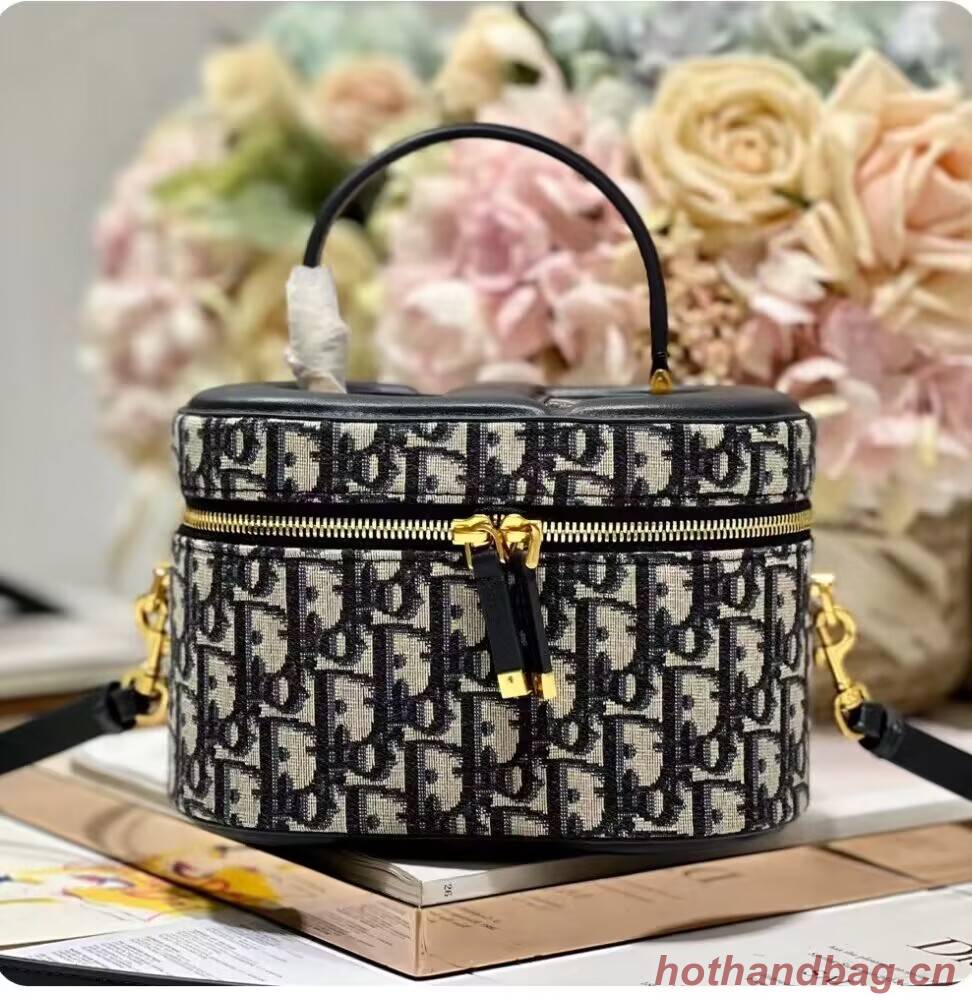 SMALL CD SIGNATURE VANITY CASE Blue Dior Oblique Jacquard S2203UTZQ SMALL CD SIGNATURE VANITY CASE Blue Dior Oblique Jacquard S2203UTZQ