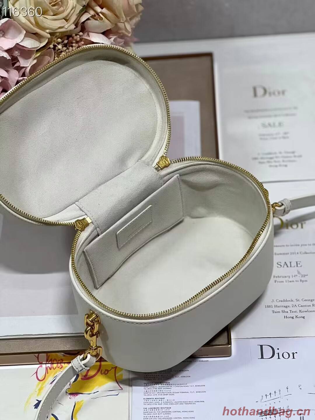 SMALL CD SIGNATURE VANITY CASE Calfskin with Embossed CD Signature S2203UTZQ Latte SMALL CD SIGNATURE VANITY CASE Calfskin with Embossed CD Signature S2203UTZQ Latte