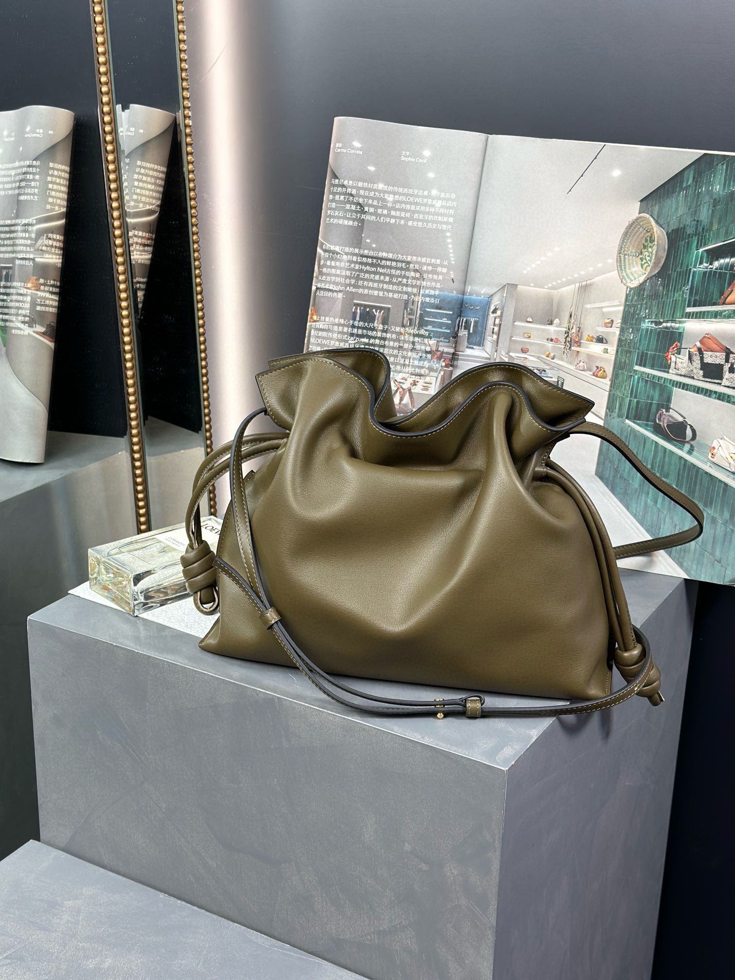 Loewe Flamenco Clutch Bag Original Leather LE0556 Khaki green Loewe Flamenco Clutch Bag Original Leather LE0556 Khaki green