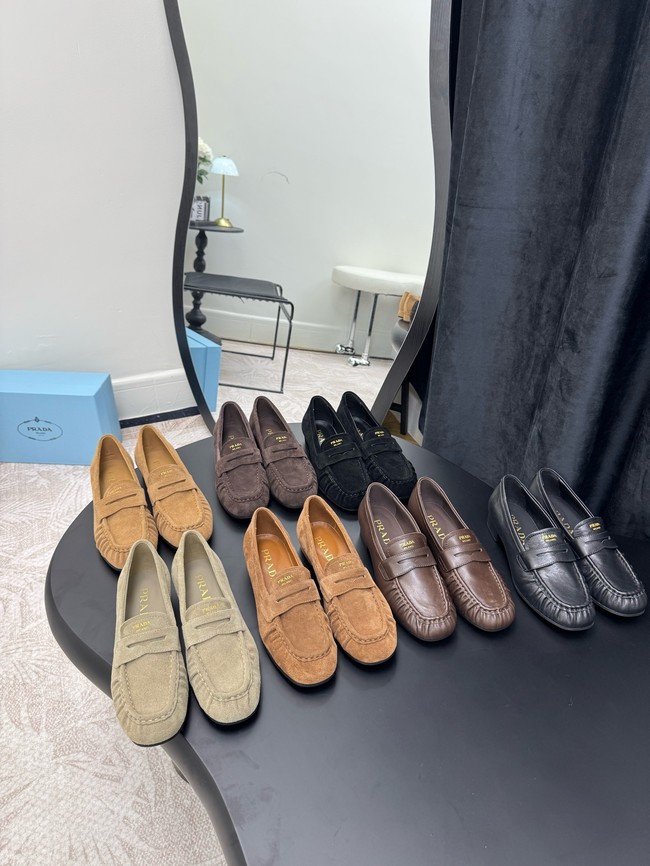 Prada leather loafers 21071-7