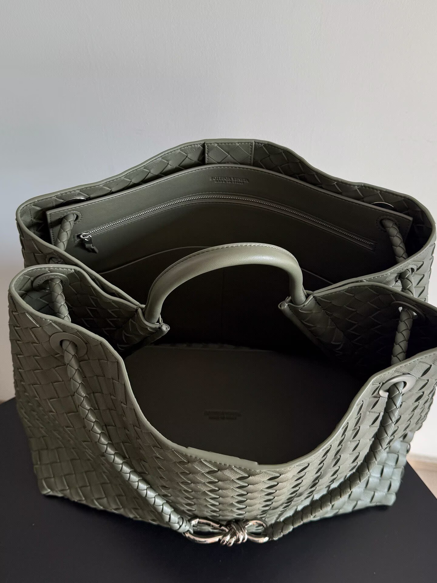 Bottega Veneta Andiamo Pepites Original Leather Large Bag 743575 Green Bottega Veneta Andiamo Pepites Original Leather Large Bag 743575 Green