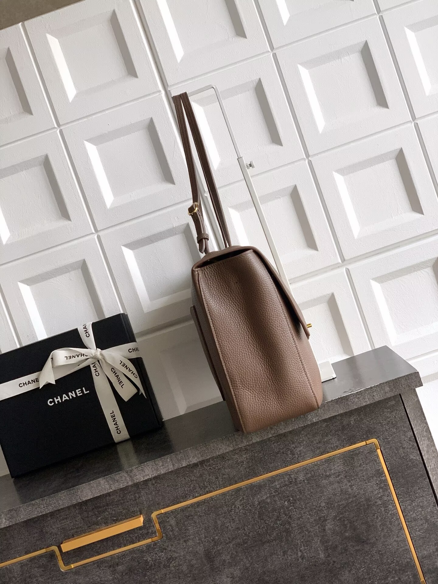 Chanel SPRING SUMMER 2026 MAXI FLAP BAG Grained Calfskin & Gold-Tone Metal AS6233 Brown