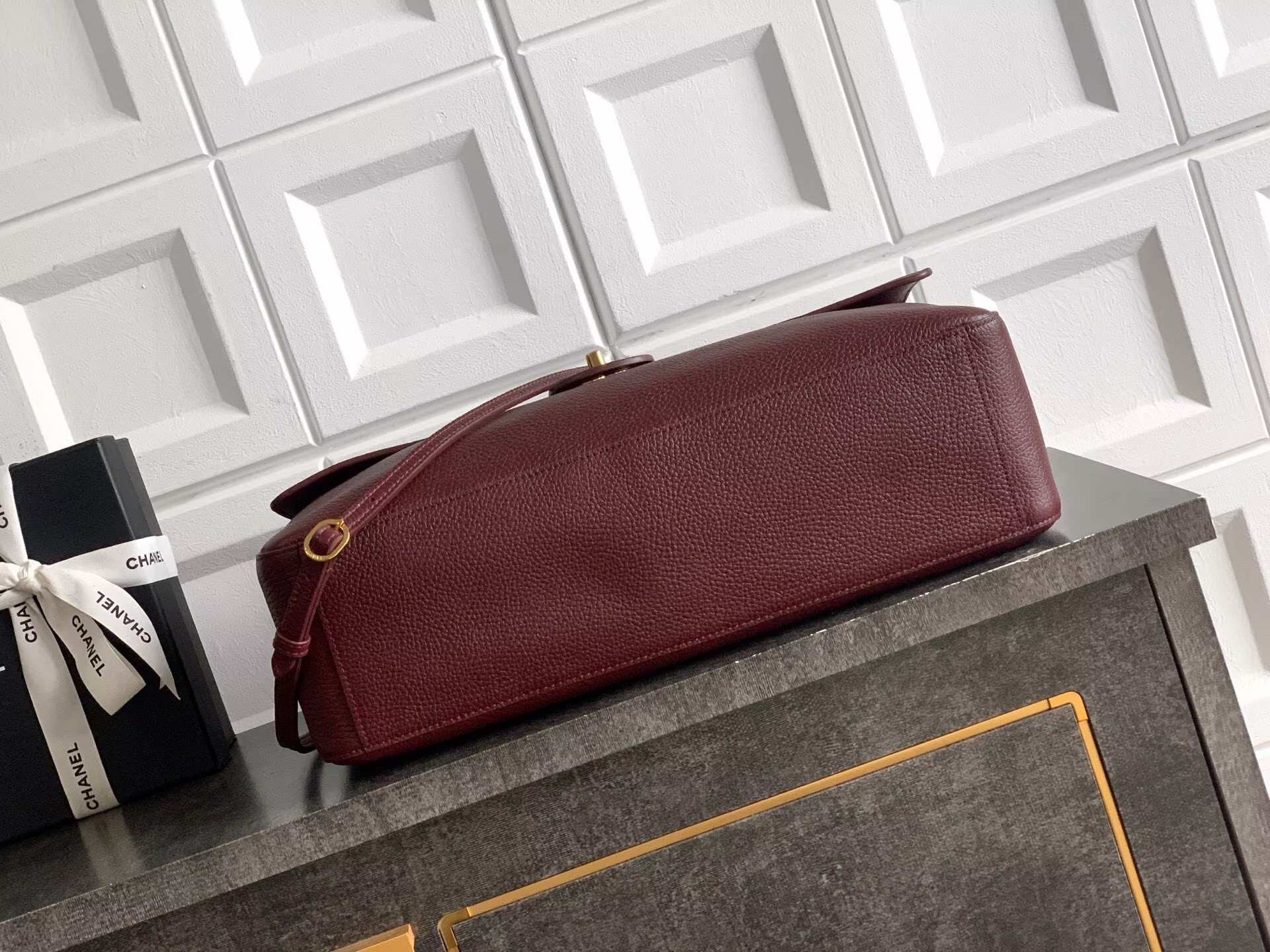 Chanel SPRING SUMMER 2026 MAXI FLAP BAG Grained Calfskin & Gold-Tone Metal AS6233 Burgundy