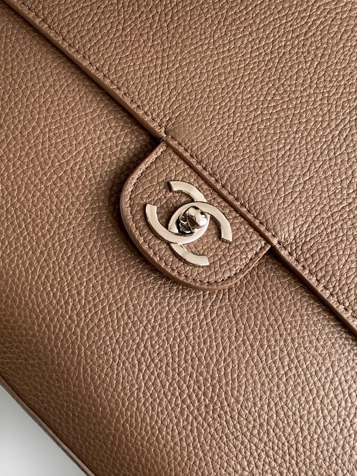 Chanel SPRING SUMMER 2026 MAXI FLAP BAG Grained Calfskin & Silver-Tone Metal AS6233 Brown
