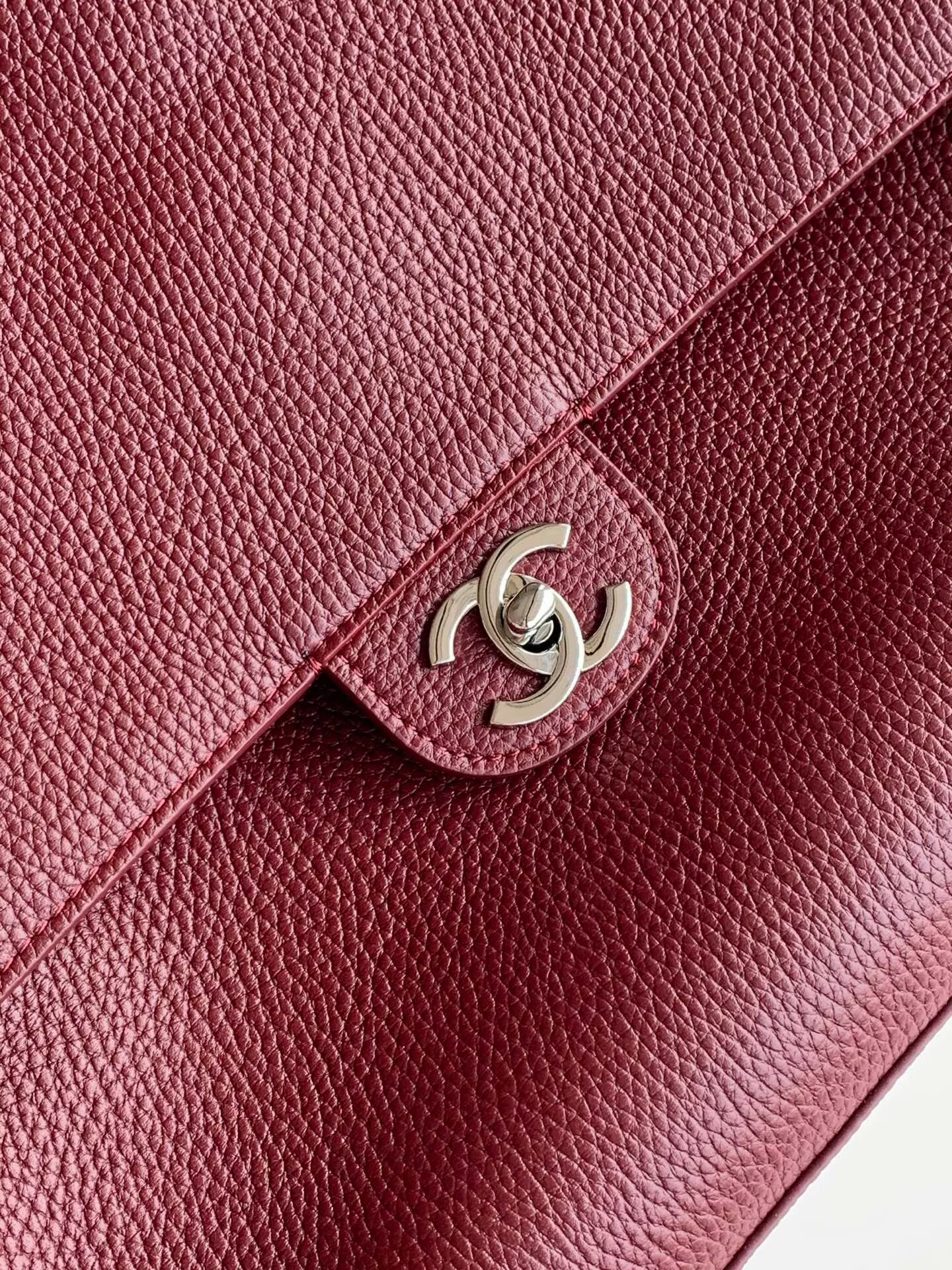 Chanel SPRING SUMMER 2026 MAXI FLAP BAG Grained Calfskin & Silver-Tone Metal AS6233 Burgundy