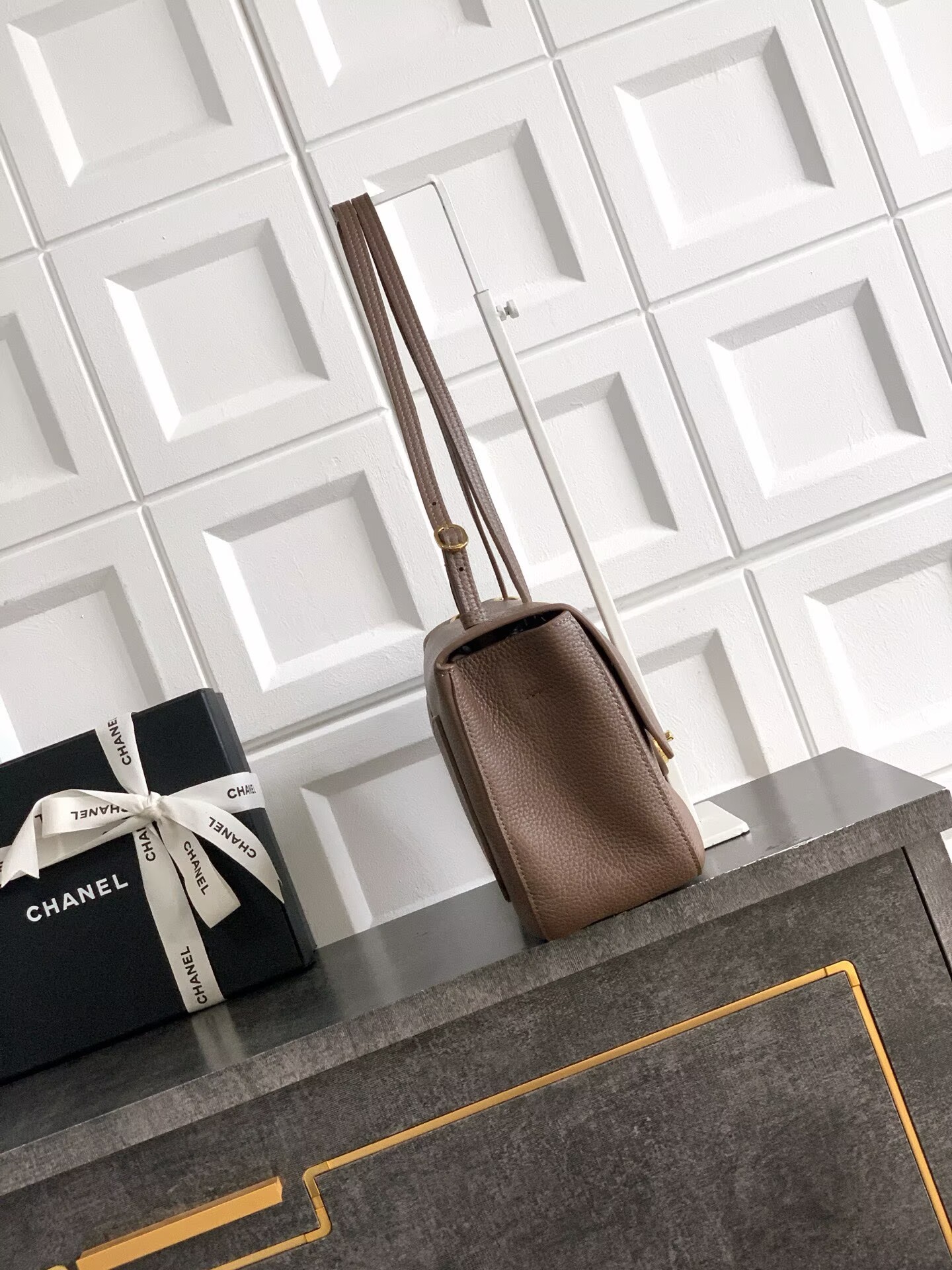 Chanel SPRING SUMMER 2026 MAXI FLAP BAG Grained Calfskin & Gold-Tone Metal AS6231 Brown Chanel SPRING SUMMER 2026 MAXI FLAP BAG Grained Calfskin & Gold-Tone Metal AS6231 Brown