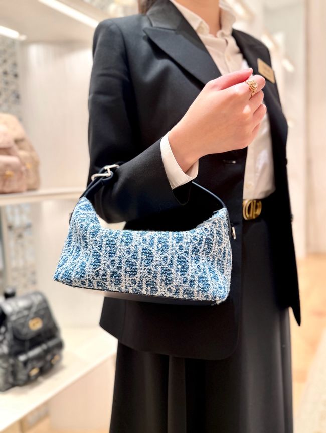 MEDIUM DIORTRAVEL NOMAD POUCH Oblique Jacquard S5554O denim blue MEDIUM DIORTRAVEL NOMAD POUCH Oblique Jacquard S5554O denim blue
